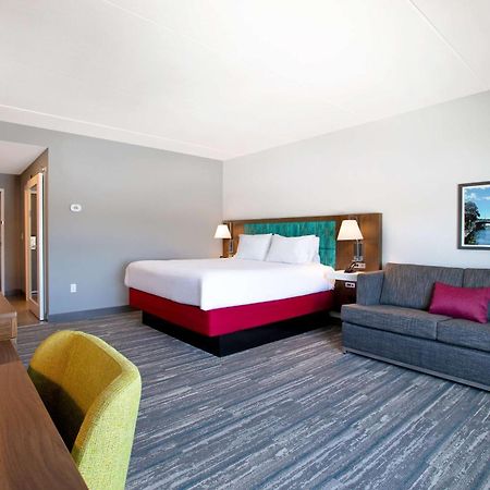 Hampton Inn & Suites Ottawa West, Ontario, Canada エクステリア 写真