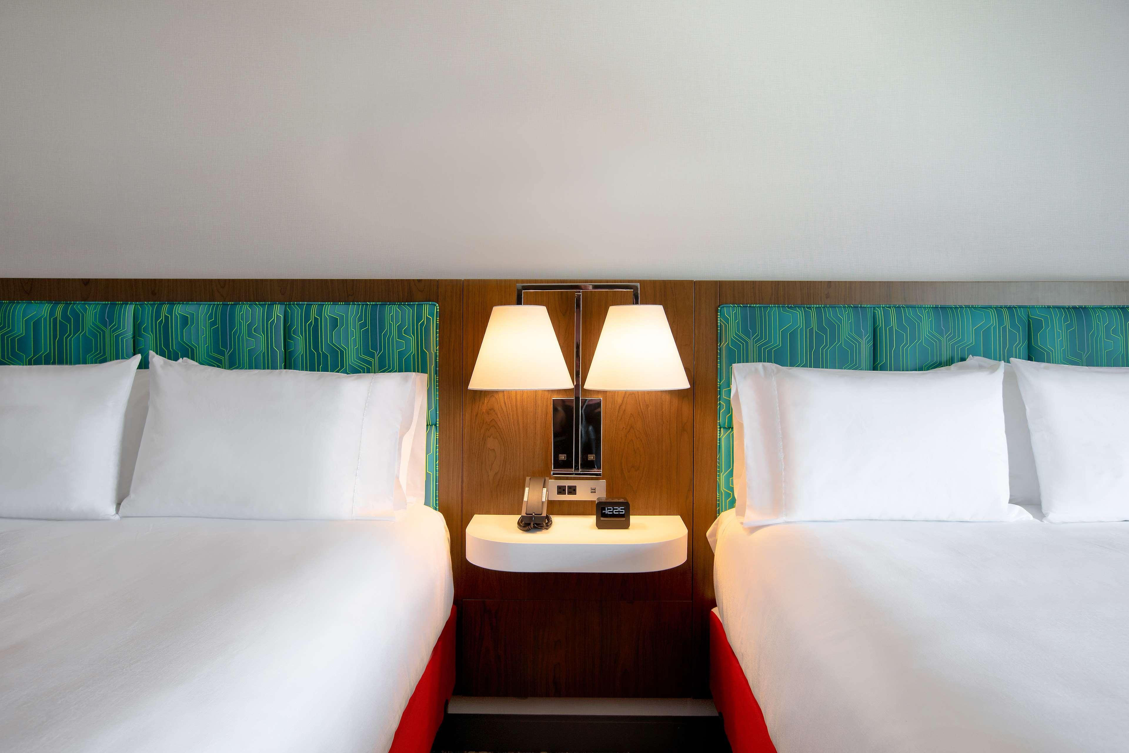 Hampton Inn & Suites Ottawa West, Ontario, Canada エクステリア 写真