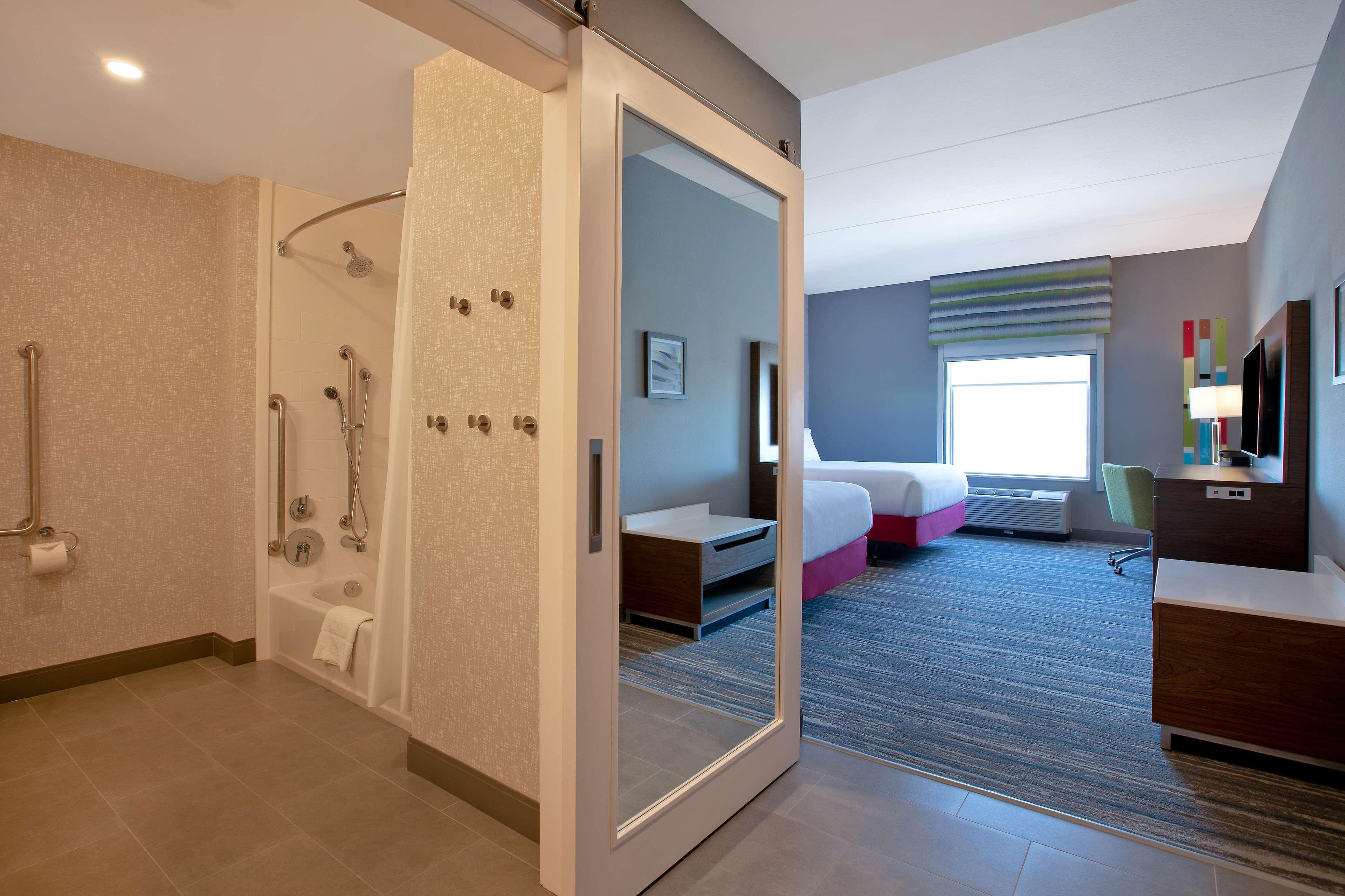 Hampton Inn & Suites Ottawa West, Ontario, Canada エクステリア 写真