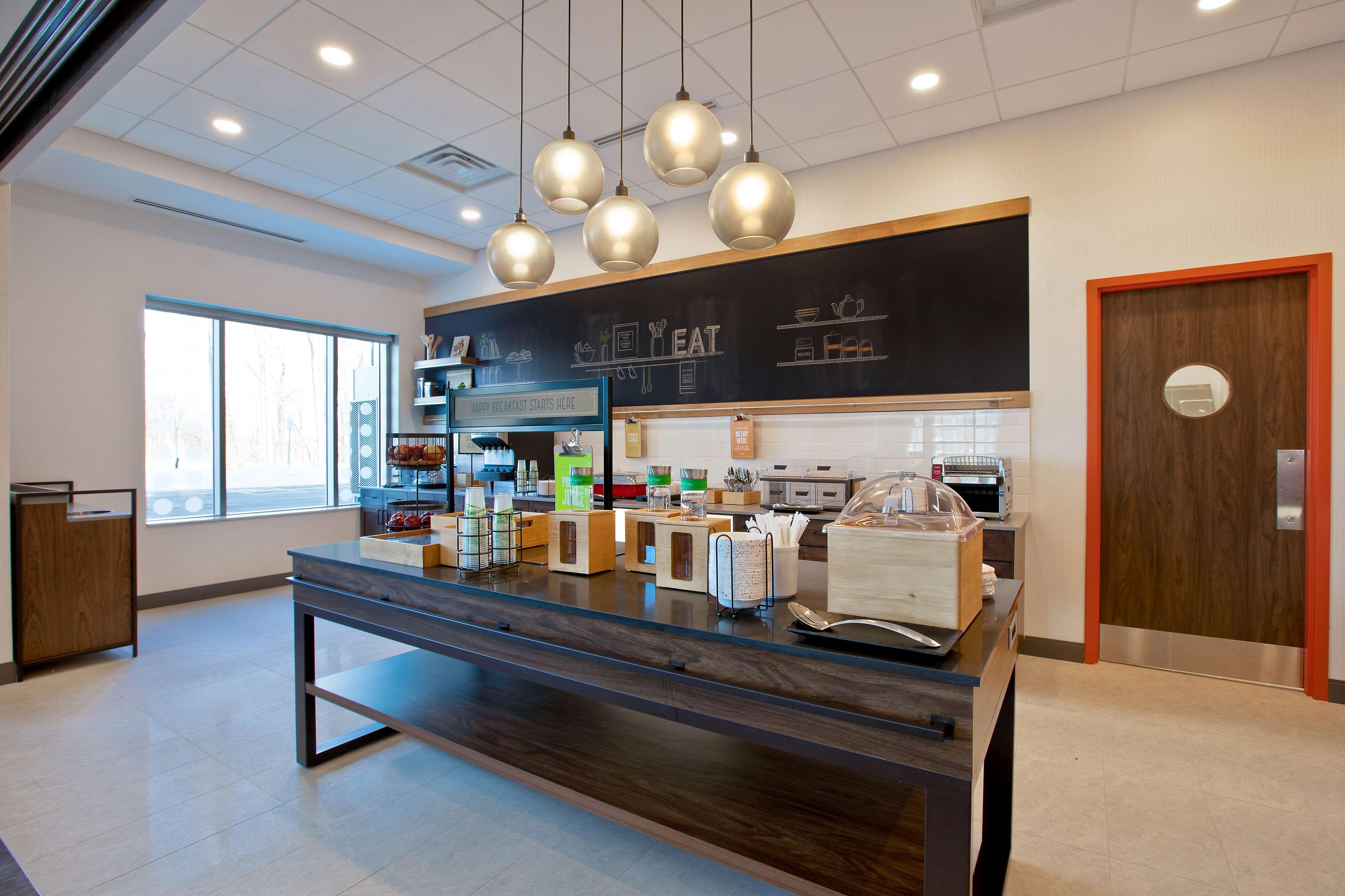 Hampton Inn & Suites Ottawa West, Ontario, Canada エクステリア 写真