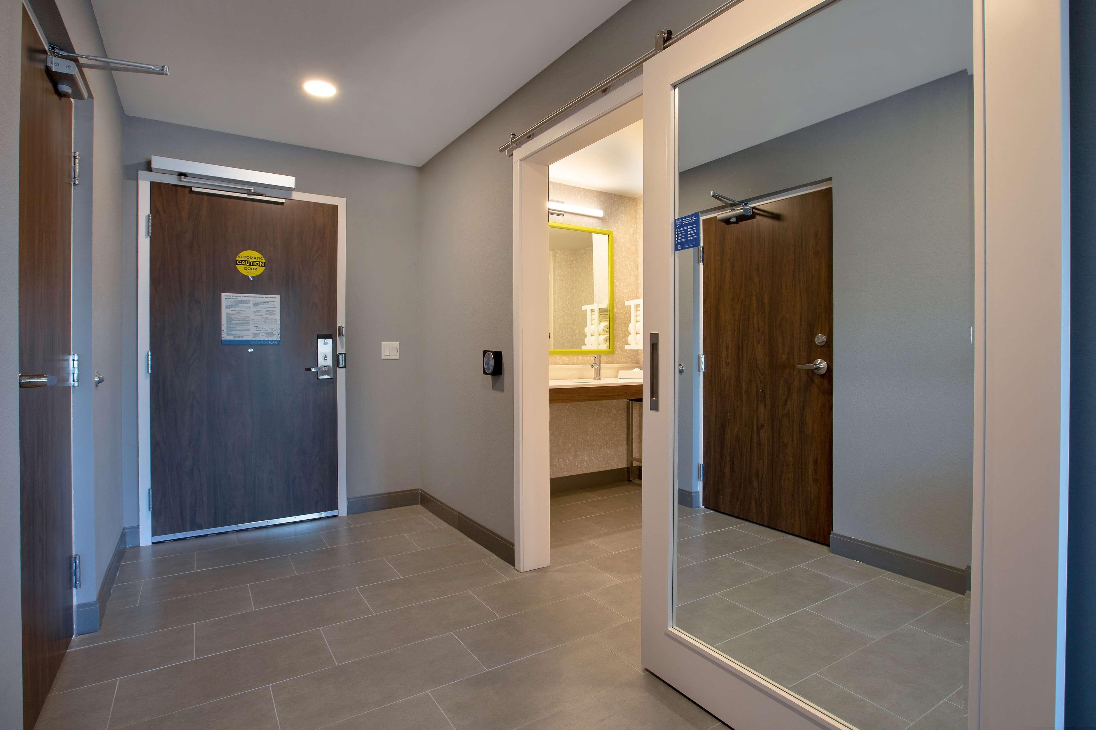 Hampton Inn & Suites Ottawa West, Ontario, Canada エクステリア 写真