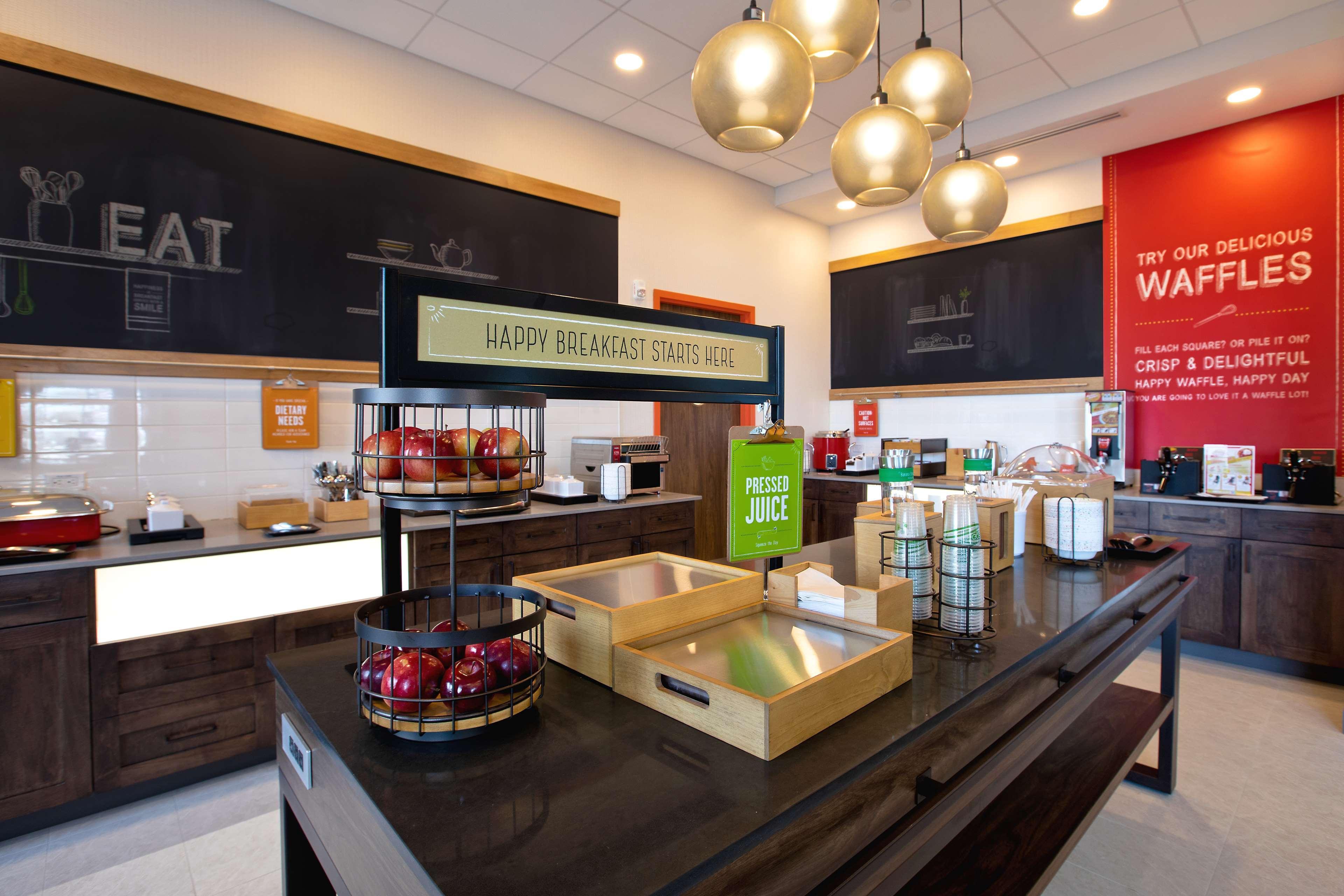 Hampton Inn & Suites Ottawa West, Ontario, Canada エクステリア 写真