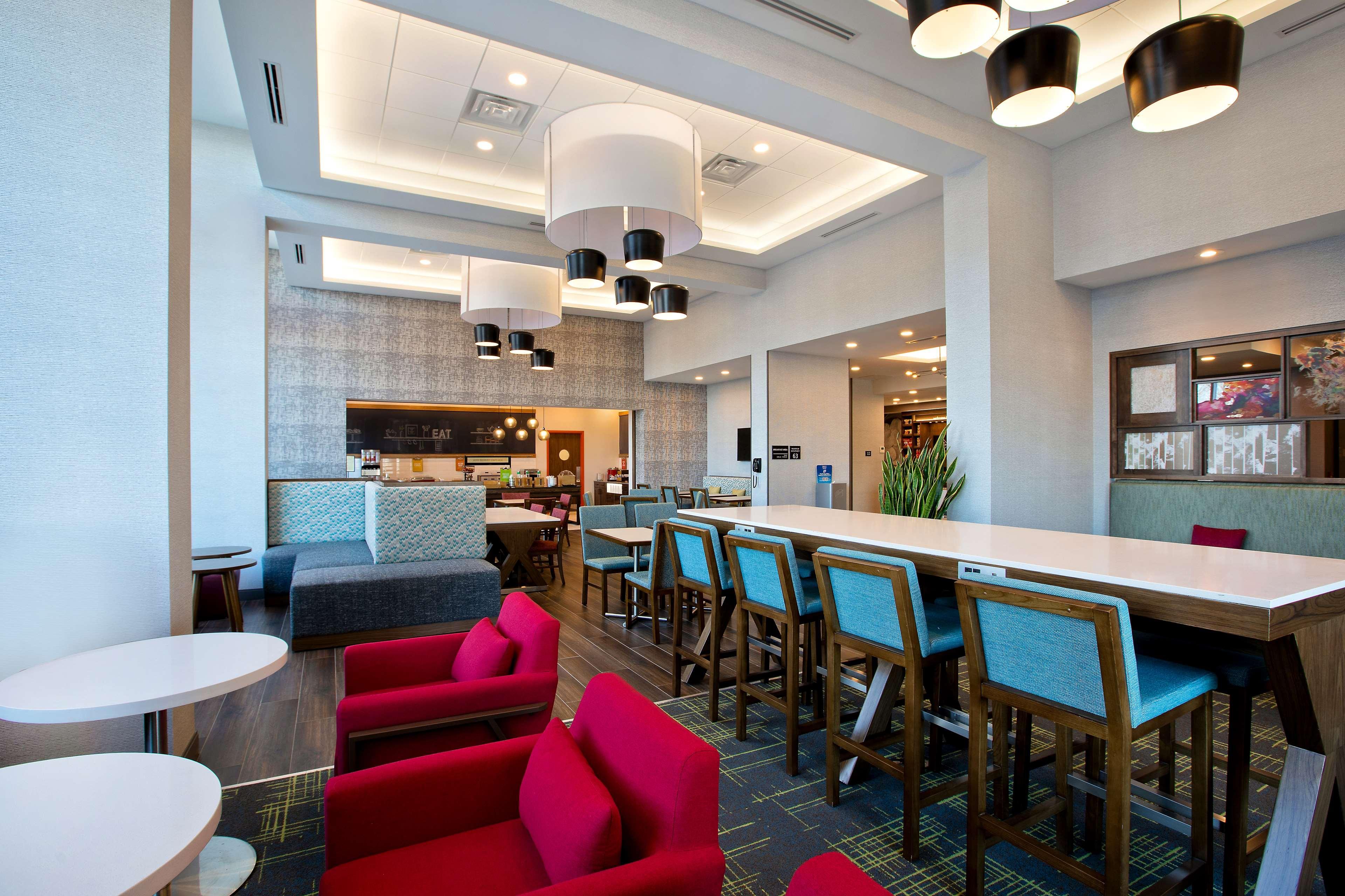 Hampton Inn & Suites Ottawa West, Ontario, Canada エクステリア 写真
