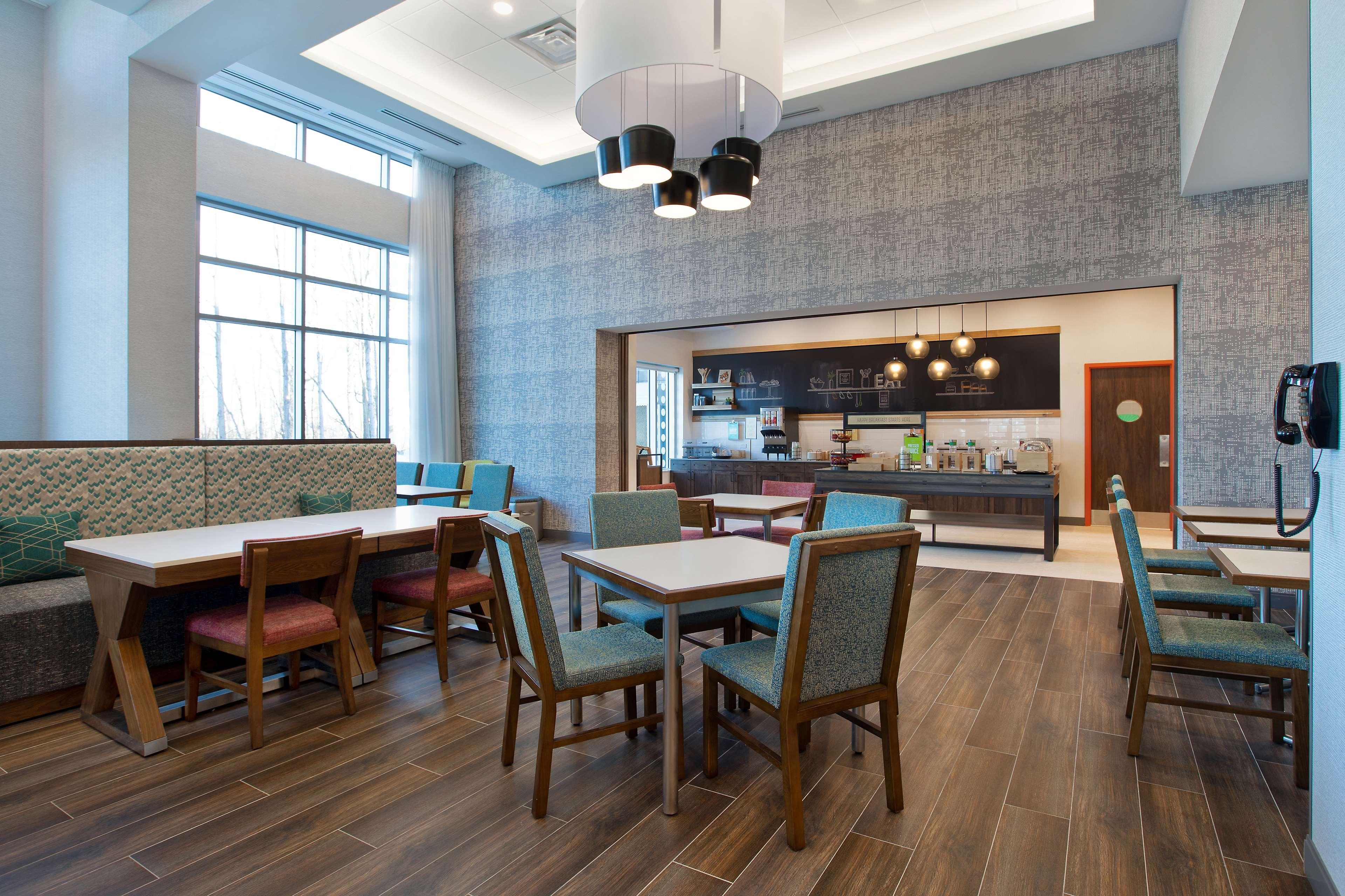 Hampton Inn & Suites Ottawa West, Ontario, Canada エクステリア 写真