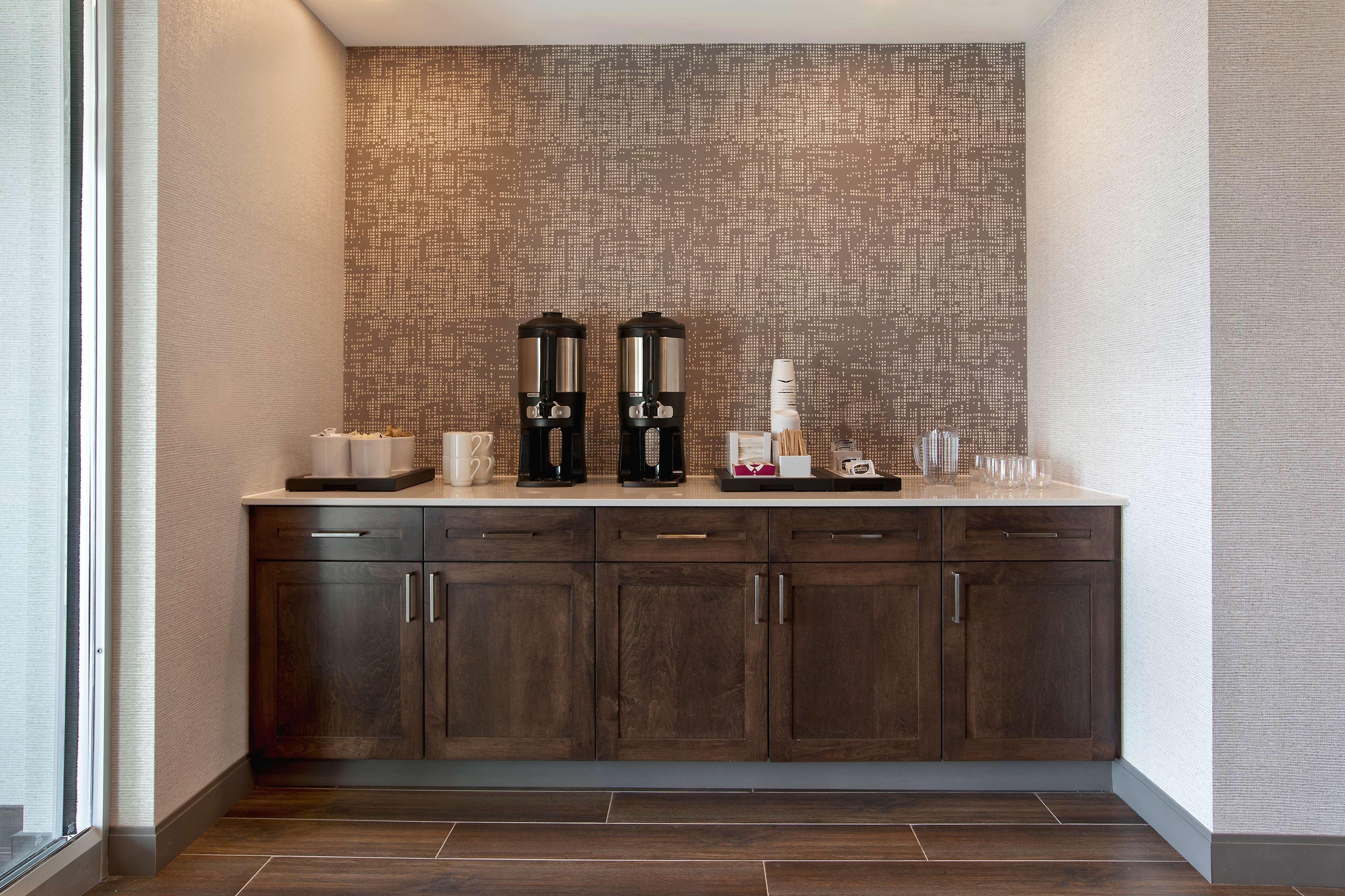 Hampton Inn & Suites Ottawa West, Ontario, Canada エクステリア 写真