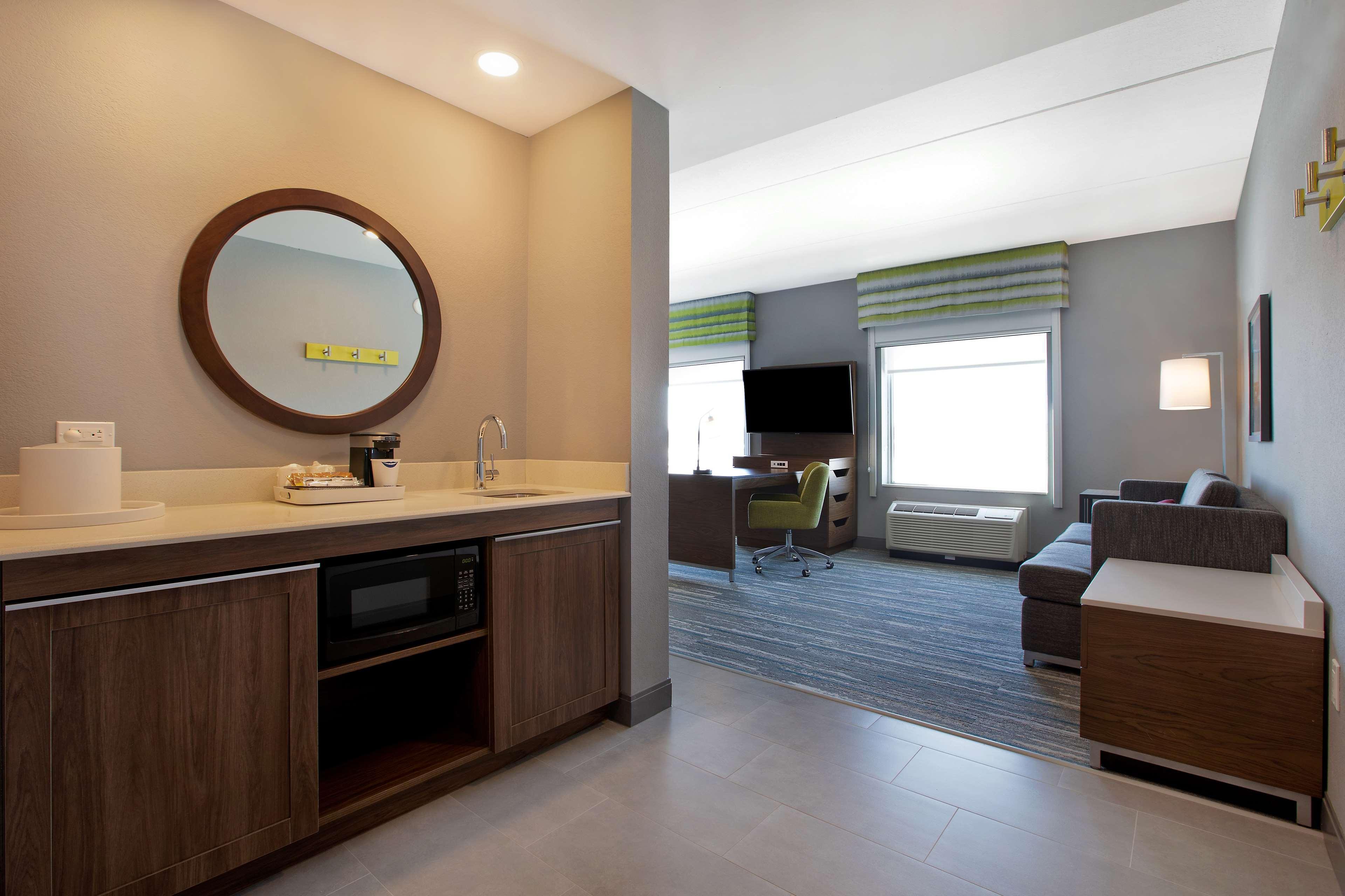 Hampton Inn & Suites Ottawa West, Ontario, Canada エクステリア 写真