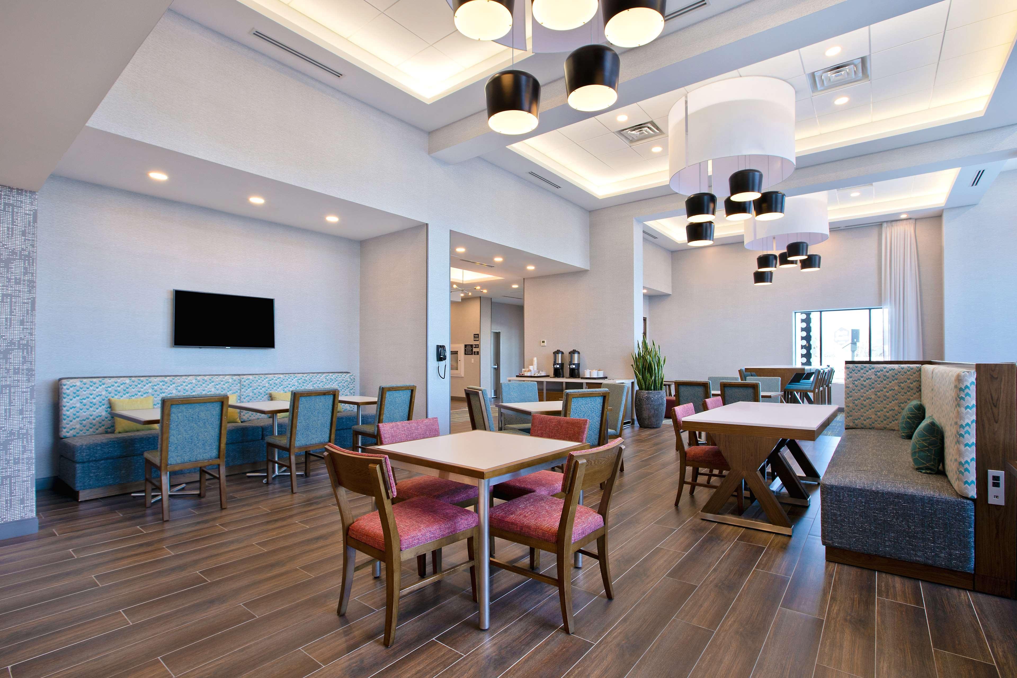Hampton Inn & Suites Ottawa West, Ontario, Canada エクステリア 写真
