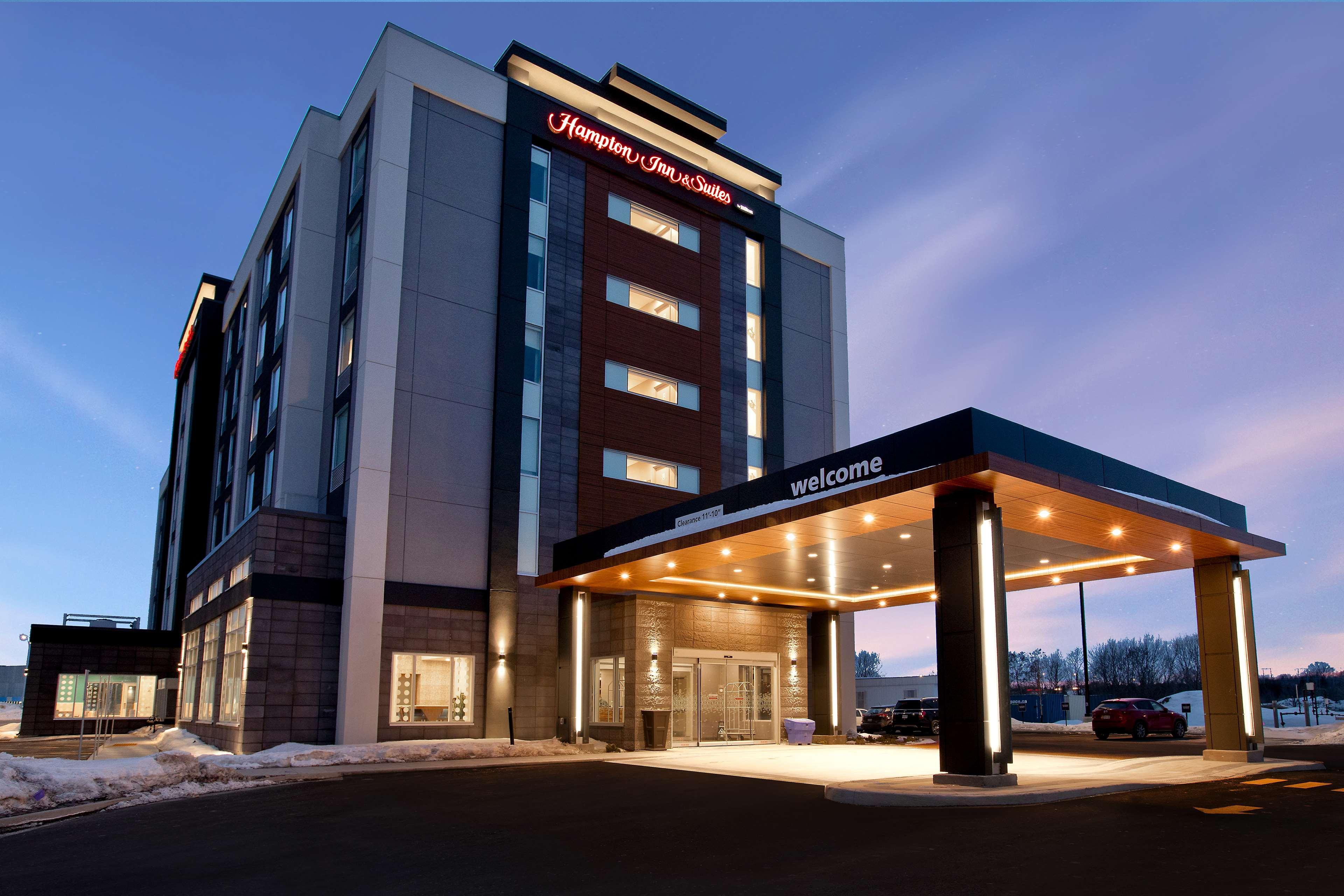 Hampton Inn & Suites Ottawa West, Ontario, Canada エクステリア 写真
