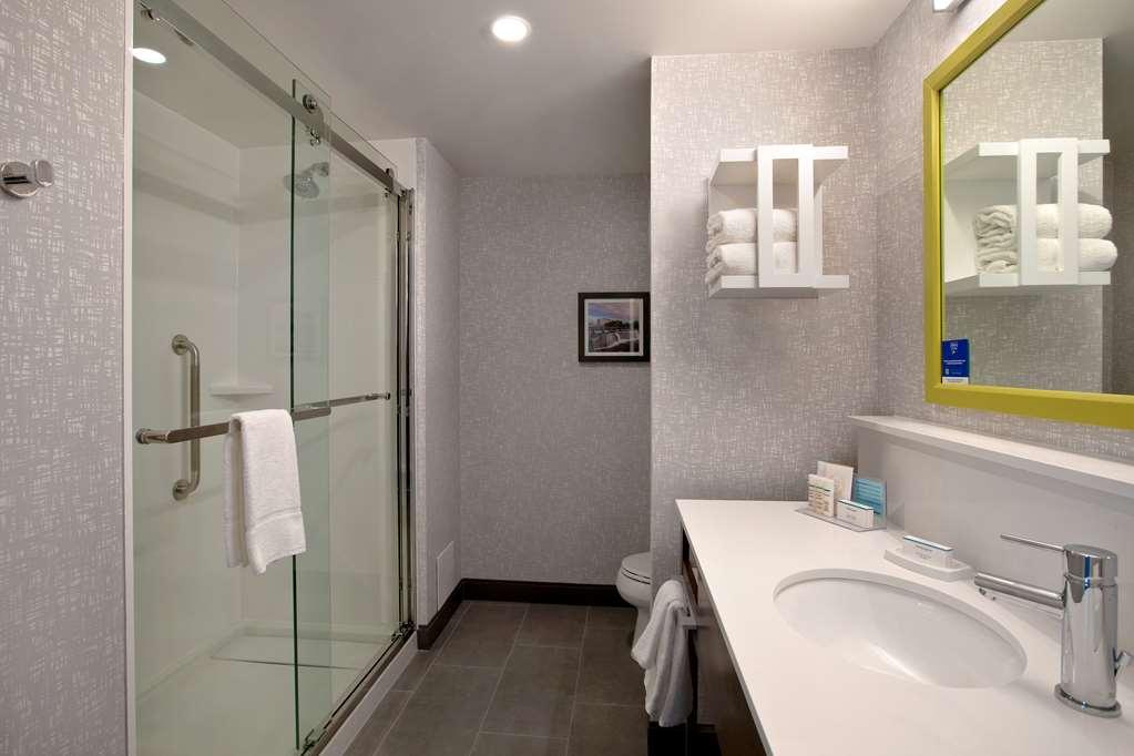 Hampton Inn & Suites Ottawa West, Ontario, Canada エクステリア 写真