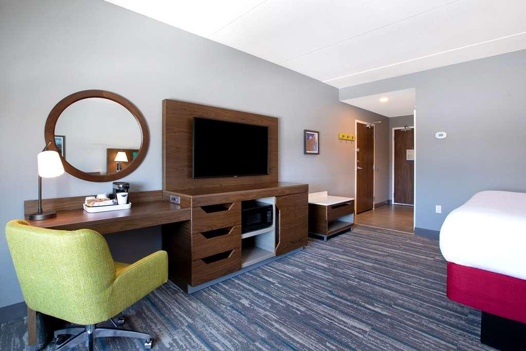 Hampton Inn & Suites Ottawa West, Ontario, Canada 部屋 写真