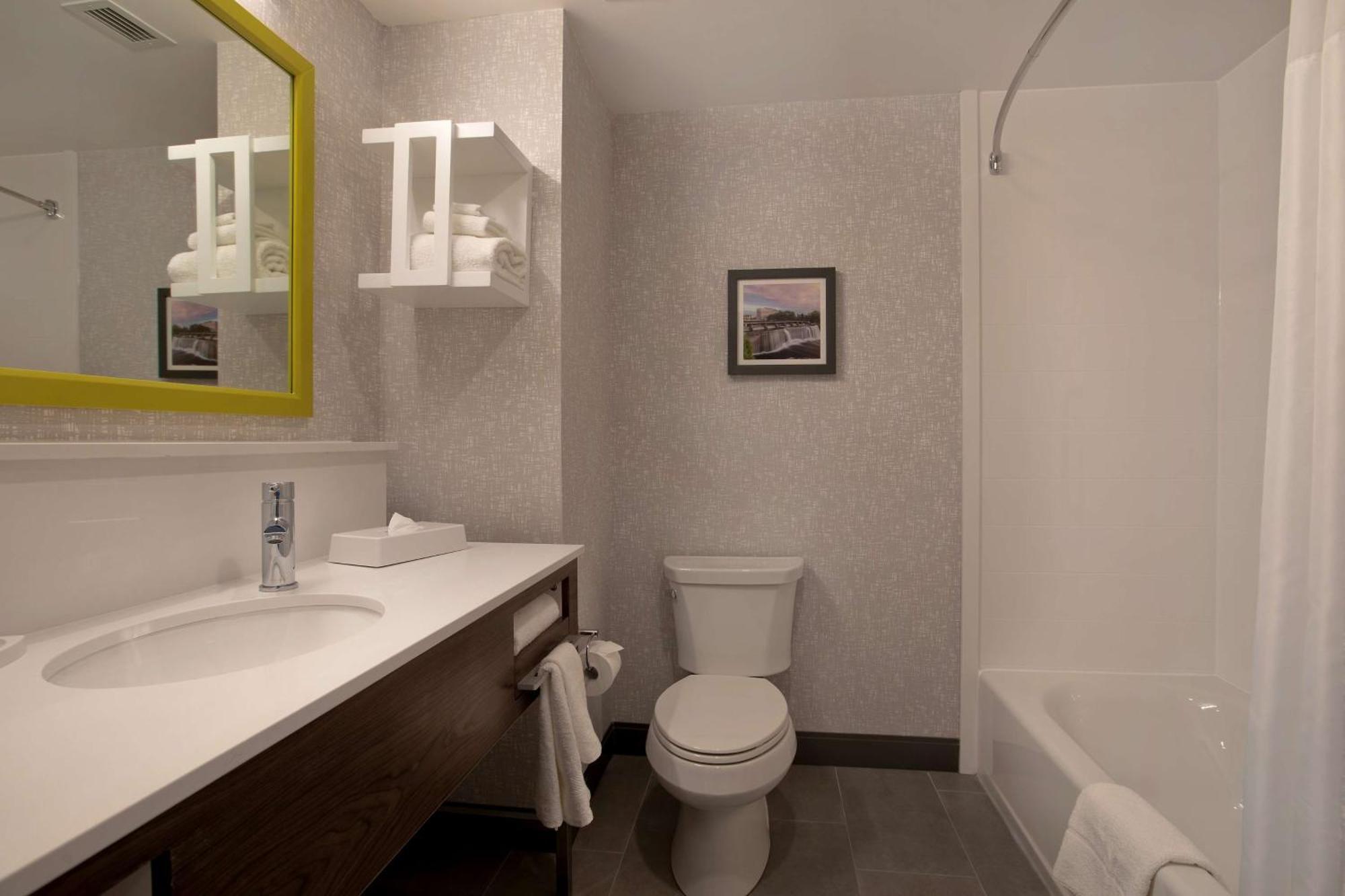 Hampton Inn & Suites Ottawa West, Ontario, Canada エクステリア 写真