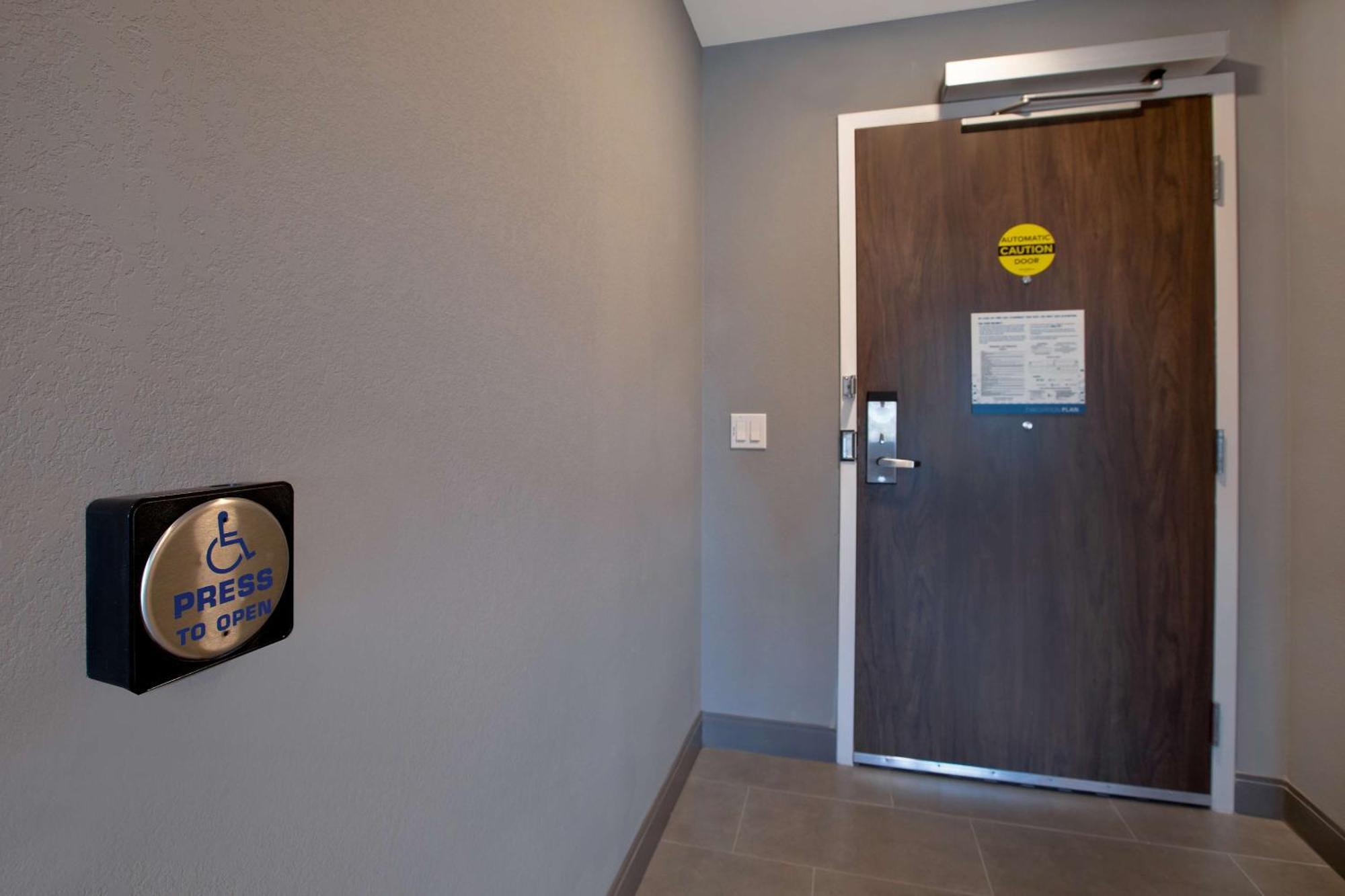 Hampton Inn & Suites Ottawa West, Ontario, Canada エクステリア 写真