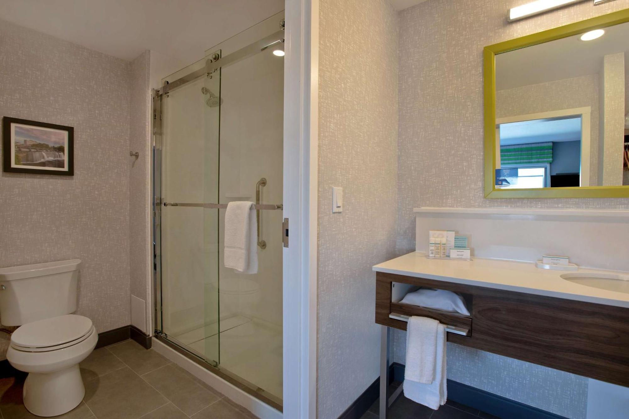 Hampton Inn & Suites Ottawa West, Ontario, Canada エクステリア 写真