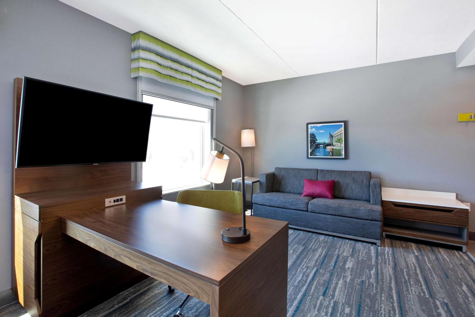 Hampton Inn & Suites Ottawa West, Ontario, Canada エクステリア 写真